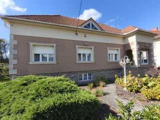 Eladó 140 m²-escsaládi ház XVI. Kerület (Mátyásföld) , Mátyásföld-Petőfikert utca: 232'900'000 Ft