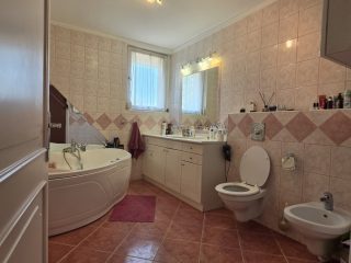 Eladó 200 m²-escsaládi ház XVI. Kerület (Rákosszentmihály) , Rákosszentmihály utca: 199'900'000 Ft