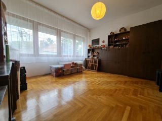 Eladó 107 m²-esházrész XVI. Kerület (Sashalom) , Batsányi János utca: 135'000'000 Ft