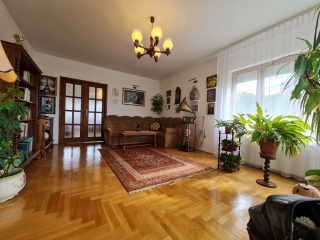 Eladó 107 m²-esházrész XVI. Kerület (Sashalom) , Batsányi János utca: 135'000'000 Ft