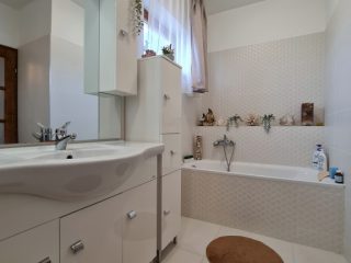 Eladó 107 m²-esházrész XVI. Kerület (Sashalom) , Batsányi János utca: 135'000'000 Ft