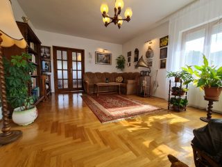 Eladó 107 m²-esházrész XVI. Kerület (Sashalom) , Batsányi János utca: 135'000'000 Ft