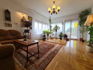 Eladó 107 m²-esházrész XVI. Kerület (Sashalom) , Batsányi János utca: 135'000'000 Ft