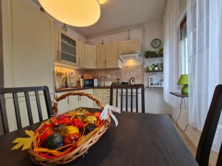 Eladó 107 m²-esházrész XVI. Kerület (Sashalom) , Batsányi János utca: 135'000'000 Ft