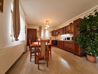 Eladó 96 m²-esházrész XVI. Kerület (Sashalom) , Batsányi János utca: 143'000'000 Ft