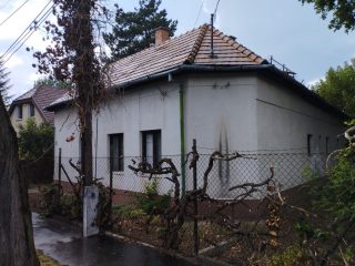 Eladó 100 m²-escsaládi ház XVI. Kerület (Sashalom) , Hév közeli utca: 134'900'000 Ft