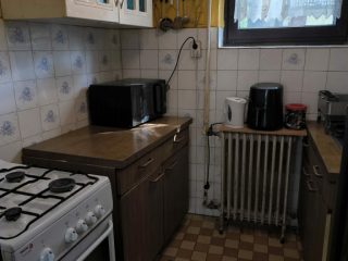 Eladó 100 m²-escsaládi ház XVI. Kerület (Sashalom) , Hév közeli utca: 134'900'000 Ft
