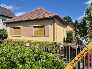 Eladó 111 m²-escsaládi ház XVI. Kerület (Sashalom) , Sashalmi piac közelében: 110'000'000 Ft