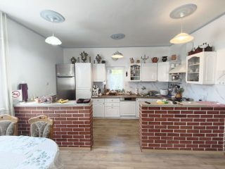 Eladó 336 m²-escsaládi ház XVI. Kerület (Sashalom) , Sashalom: 350'000'000 Ft