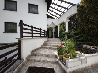 Eladó 420 m²-escsaládi ház XVI. Kerület (Sashalom) , Sashalom: 350'000'000 Ft