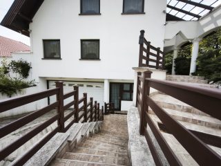 Eladó 420 m²-escsaládi ház XVI. Kerület (Sashalom) , Sashalom: 350'000'000 Ft