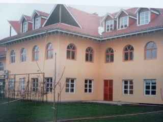 Eladó 1980 m²-esegyéb vendéglátó egység XVI. Kerület (Sashalom) , Veress Péter út közeli utca: 3'120'000 EUR