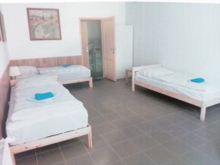 Eladó 1980 m²-esegyéb vendéglátó egység XVI. Kerület (Sashalom) , Veress Péter út közeli utca: 3'120'000 EUR