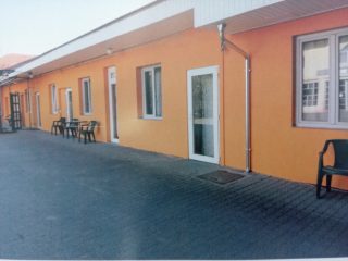 Eladó 1980 m²-esegyéb vendéglátó egység XVI. Kerület (Sashalom) , Veress Péter út közeli utca: 3'120'000 EUR