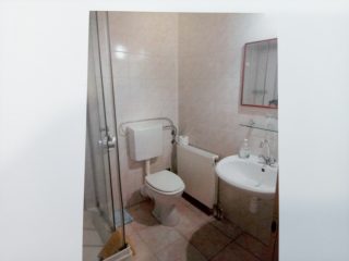 Eladó 1980 m²-esegyéb vendéglátó egység XVI. Kerület (Sashalom) , Veress Péter út közeli utca: 3'120'000 EUR