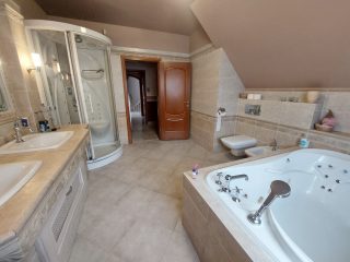 Eladó 355 m²-escsaládi ház XVII. Kerület (Akadémiaújtelep) , Akadémiaújtelep: 344'000'000 Ft