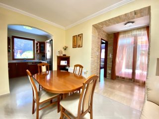 Eladó 180 m²-escsaládi ház XVII. Kerület (Helikopter lakópark) , Rákoshegy: 350'000'000 Ft