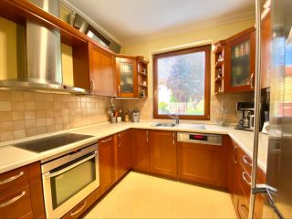 Eladó 180 m²-escsaládi ház XVII. Kerület (Helikopter lakópark) , Rákoshegy: 350'000'000 Ft