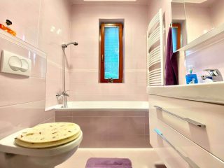 Eladó 180 m²-escsaládi ház XVII. Kerület (Helikopter lakópark) , Rákoshegy: 350'000'000 Ft