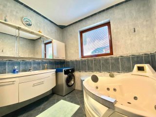 Eladó 180 m²-escsaládi ház XVII. Kerület (Helikopter lakópark) , Rákoshegy: 350'000'000 Ft