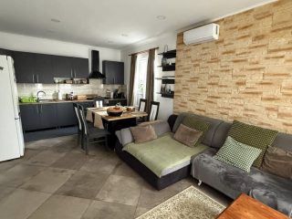 Eladó 105 m²-esikerház XVII. Kerület (Rákoscsaba) , Battonya utca környékén lévő utca: 139'000'000 Ft