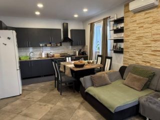 Eladó 105 m²-esikerház XVII. Kerület (Rákoscsaba) , Battonya utca környékén lévő utca: 139'000'000 Ft