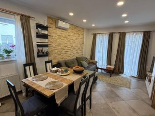 Eladó 105 m²-esikerház XVII. Kerület (Rákoscsaba) , Battonya utca környékén lévő utca: 139'000'000 Ft