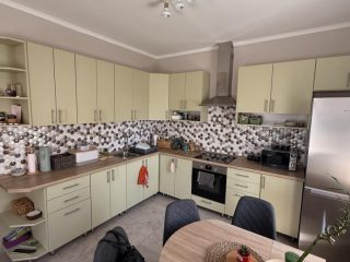 Eladó 85 m²-esikerház XVII. Kerület (Rákoscsaba) , Battonya utca környékén lévő utca: 119'000'000 Ft