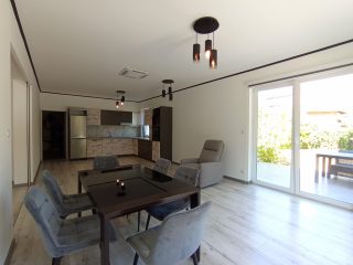 Kiadó 94 m²-escsaládi ház XVII. Kerület (Rákoscsaba) , Kucorgó tér közeli utca: 480'000 Ft