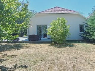 Kiadó 94 m²-escsaládi ház XVII. Kerület (Rákoscsaba) , Kucorgó tér közeli utca: 480'000 Ft