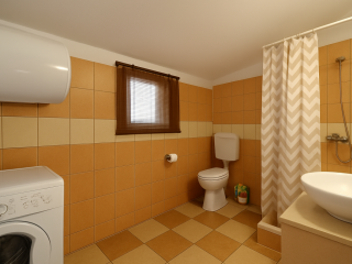 Eladó 76 m²-escsaládi ház XVII. Kerület (Rákoscsaba) , Pesti út: 89'000'000 Ft