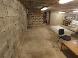 Kiadó 80 m²-eslogisztika - raktározás XVII. Kerület (Rákoscsaba Újtelep) , Naplás tó környékén lévő utca: 130'000 Ft