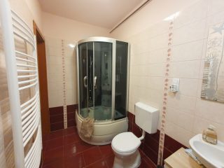 Eladó 117 m²-esikerház XVII. Kerület (Rákoscsaba Újtelep) , Naplás út közeli csendes utca: 126'500'000 Ft