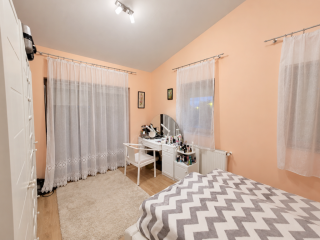 Eladó 117 m²-esikerház XVII. Kerület (Rákoscsaba Újtelep) , Naplás út közeli csendes utca: 126'500'000 Ft