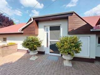 Eladó 500 m²-esegyéb üzlethelyiség XVII. Kerület (Rákoshegy) , Alsórákoshegy utca: 380'000'000 Ft