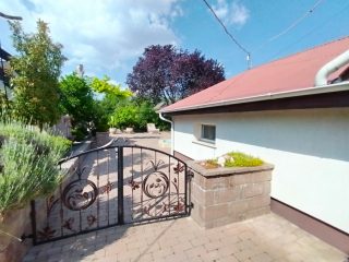 Eladó 500 m²-esegyéb üzlethelyiség XVII. Kerület (Rákoshegy) , Alsórákoshegy utca: 380'000'000 Ft