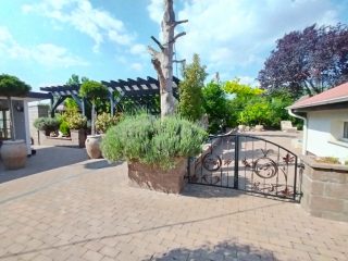 Eladó 500 m²-esegyéb üzlethelyiség XVII. Kerület (Rákoshegy) , Alsórákoshegy utca: 380'000'000 Ft