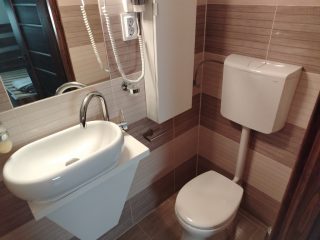 Eladó 500 m²-esegyéb üzlethelyiség XVII. Kerület (Rákoshegy) , Alsórákoshegy utca: 380'000'000 Ft