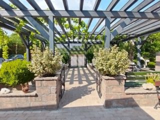 Eladó 500 m²-esegyéb üzlethelyiség XVII. Kerület (Rákoshegy) , Alsórákoshegy utca: 380'000'000 Ft