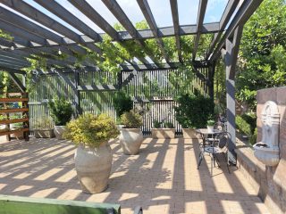 Eladó 500 m²-esegyéb üzlethelyiség XVII. Kerület (Rákoshegy) , Alsórákoshegy utca: 380'000'000 Ft