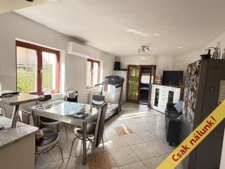 Eladó 84 m²-esikerház XVII. Kerület (Rákoshegy) , Erdőkövesd u környéki utca: 74'800'000 Ft