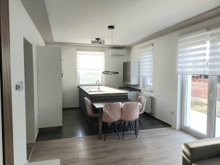 Kiadó 74 m²-estársasházi lakás XVII. Kerület (Rákoshegy) , Kép utca környéke: 450'000 Ft