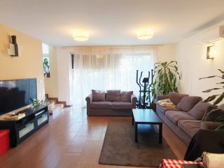 Eladó 124 m²-esikerház XVII. Kerület (Rákoshegy) , Lőrinci út közeli utca: 159'900'000 Ft