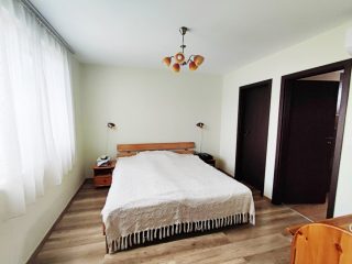 Eladó 124 m²-esikerház XVII. Kerület (Rákoshegy) , Lőrinci út közeli utca: 159'900'000 Ft