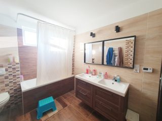 Eladó 124 m²-esikerház XVII. Kerület (Rákoshegy) , Lőrinci út közeli utca: 159'900'000 Ft