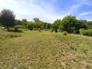 Kiadó 1000 m²-estelek XVII. Kerület (Rákoshegy) , Rákoshegy csendes mellékutcában található utca: 140'000 Ft