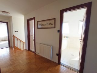 Eladó 178 m²-escsaládi ház XVII. Kerület (Rákoshegy) , Tessedik tér: 185'000'000 Ft