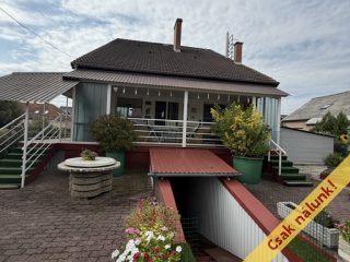 Eladó 270 m²-escsaládi ház XVII. Kerület (Rákoshegy) , Vörösmarty u környékén lévő utca: 289'000'000 Ft