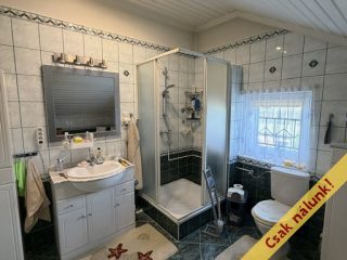 Eladó 270 m²-escsaládi ház XVII. Kerület (Rákoshegy) , Vörösmarty u környékén lévő utca: 289'000'000 Ft