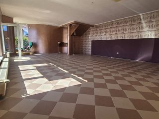 Eladó 240 m²-esüzlethelyiség utcai bejárattal XVII. Kerület (Rákoskeresztúr) , Ferihegyi út: 280'000'000 Ft